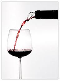 La ricerca dimostra che bere un bicchiere di vino garantisce una vecchiaia in forma