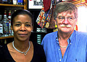 Walter Stocker mit seiner haitianischen Frau. (swissinfo) () - sriimg20041020_5285314_0