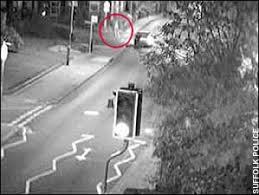 Camera clue: Police want to trace the driver of this car, seen passing Tania Nichol (circled above). By Adam Lusher - news-graphics-2006-_632696a