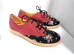 Jual Sepatu Wanita Model Terbaru Sepatu Kets Floral Docmart ND01 ...