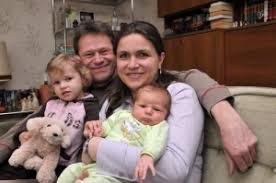 Volkmar Koch lebt mit seiner Frau Aida und den Kindern Alina und Benjamin in Bosnien. Volkmar Koch lebt mit seiner Frau Aida und den Kindern Alina und ...