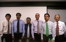 From left to right: SDP leader Dr Chee Soon Juan, Abdul Halim Kedar, Walid Jumblatt, Vincent Wijeysingha, Maarof Salleh, Jufrie Mahmood. - SDPforum-opt-jpg_153817