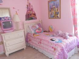 Warna Cat Kamar Tidur Anak Perempuan dengan Dominasi Pink