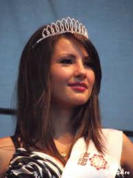 Achim Iuliana Elena, miss fata din Cetate. De Zilele Oraşului, a fost aleasă cea mai frumoasă fată din Alba Iulia. Câştigătoarea concursului „Miss fata din ... - DSCF2322