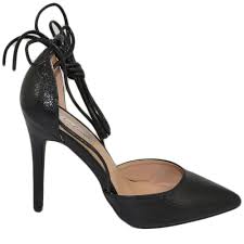 Risultati immagini per scarpe nere elegante femminile