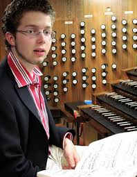 Mit einem vorweihnachtlichen Orgelkonzert stellt sich am Sonntag Sebastian Küchler-Blessing als neuer Chorleiter des Katholischen Kirchenchores in Neuenburg ... - 23705490