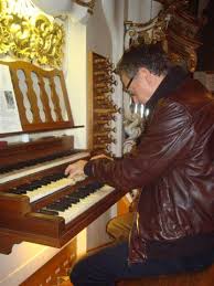 Ein besonderes Orgelkonzert | Heinrich Walder spielt unter anderem ... - heinrich-walder-an-der-orgel-im-dom-zu-brixen