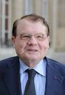 Luc Montagnier French scientist Luc Montagnier poses in the courtyard of the ... - President+Sarkozy+Greets+Medicine+Nobel+Prize+3hvv7uc7_DEl
