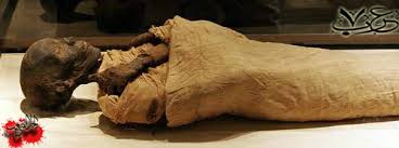 قصة اكتشاف جثة الفرعون  Images?q=tbn:ANd9GcTgPAnH9fCv_vHEpSV62kLC0MvpkIQPKkzuc4d03-iF_AUfZj-kqg