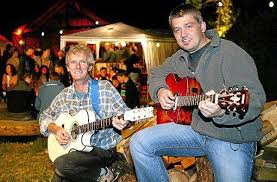 April, Tom Murray und Peter Vees. Das Duo präsentiert eine Woche vor Ostern nicht nur irische Songs aus der Heimat von Tom Murray, sondern einen ... - media.media.290cc2d5-9a2c-4249-80a0-647255febfd4.normalized