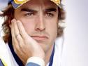 Mit verkniffenem Gesicht und sehr einsilbig hat Fernando Alonso dafür ...