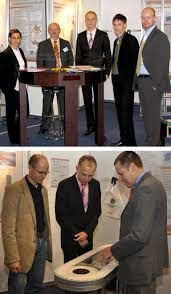 Dr. Klaus Nendel, Christoph Alt, Ronny Eckardt und Sebastian Weise (v.l.) Bild unten: Die ausgestellten Exponate stießen auf großes Interesse. Fotos: privat
