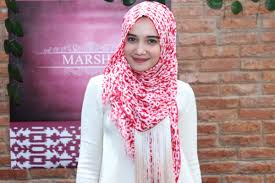 Gaya Hijab Modern Zaskia Sungkar - Info Fashion Terbaru 2016