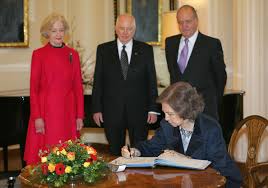 In This Photo: Queen Sofia, Quentin Bryce, Michael Bryce, King Juan Carlos I. HRH Queen Sofia of Spain signs a visitors book watched by Australia\u0026#39;s Governor ... - Quentin+Bryce+Michael+Bryce+King+Queen+Spain+H614yrUcNYil