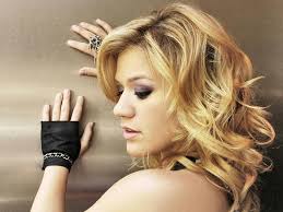 Kelly Clarkson - Kelly Looking