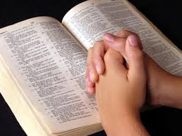 اقلب الصفحه Praying-over-bible