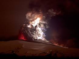 iceland-volcano-lightning-1