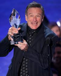 ROBIN WILLIAMS MAKES HIS ENTRY