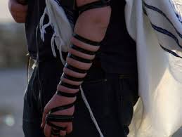 An image of Tefillin I