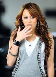        -  2 Miley-cyrus-pregnant-2009