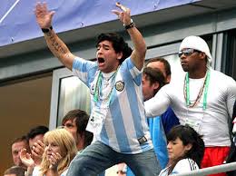 من اجمل لاعب ؟؟ Maradona