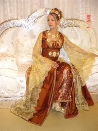  فساتين للأعراس الجزائرية راااااااائعة جدا و التصدير Robe_mariage_brun_or