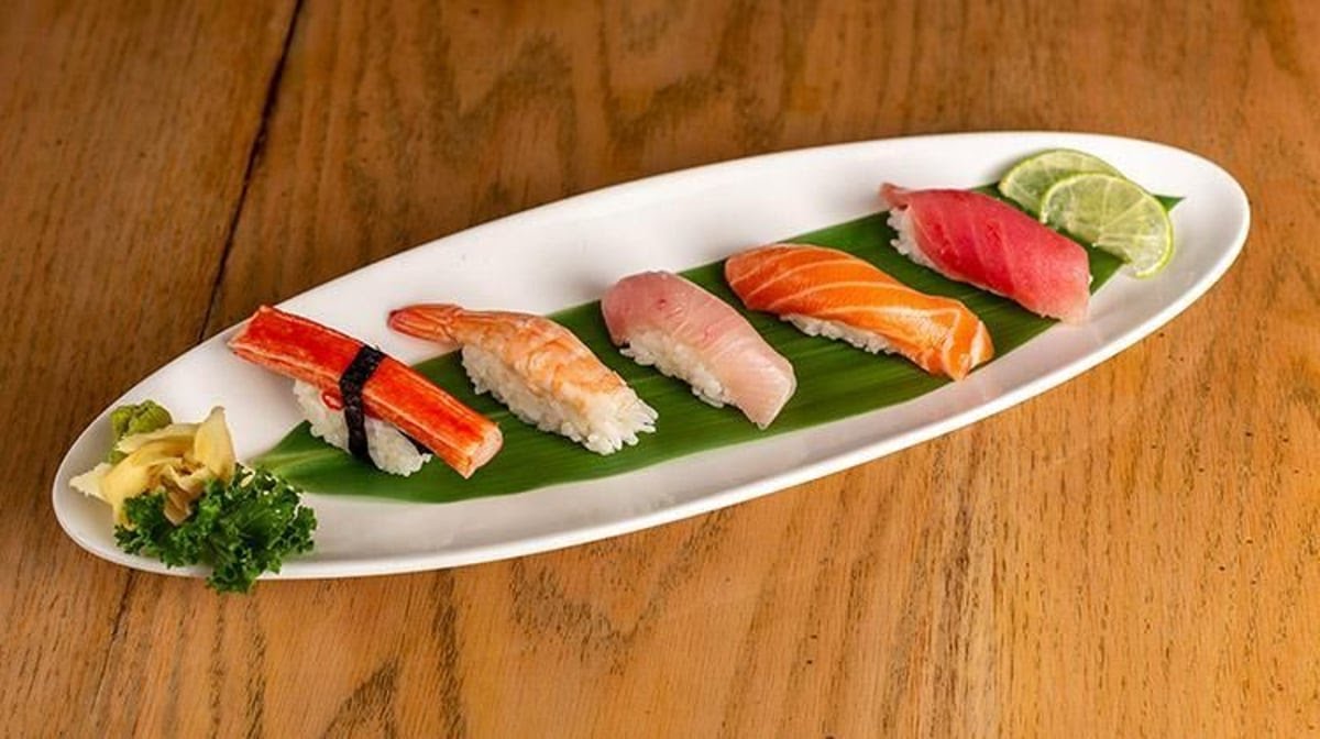 Moon Thai & Japanese by null