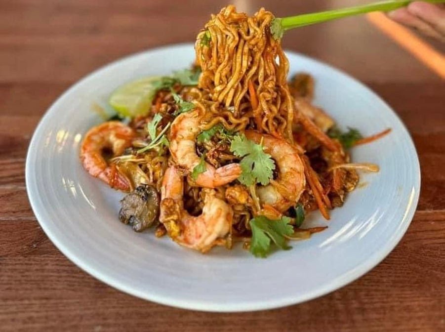 Pho Chau by null