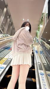 おばさん 前屈み 盗撮|sw 854 大きなお尻にパンティラインくっきりの若妻達が見せつけ誘惑してくる!こっそり見てるのがバレたらデカ - 素人 パンティ ライン