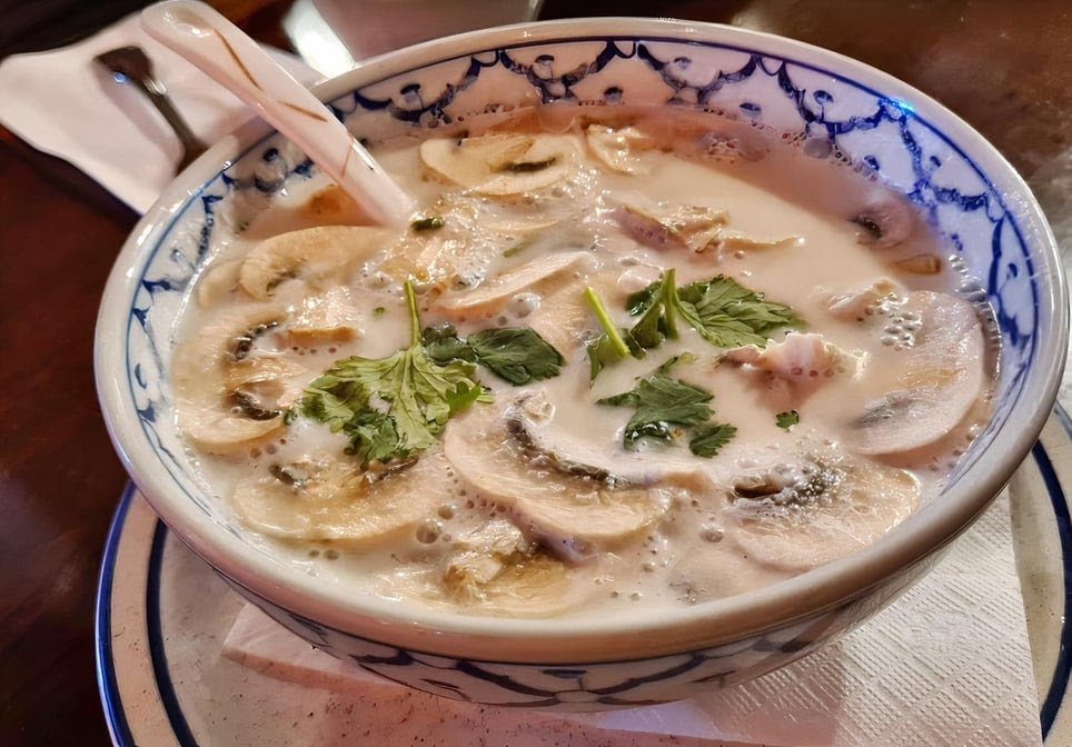 Mom Can Cook Thai Kitchen by null
