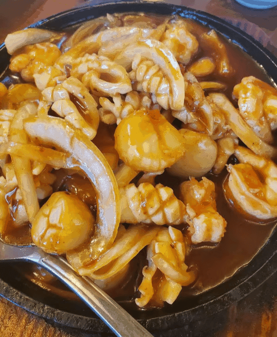 Fung's Kitchen by null