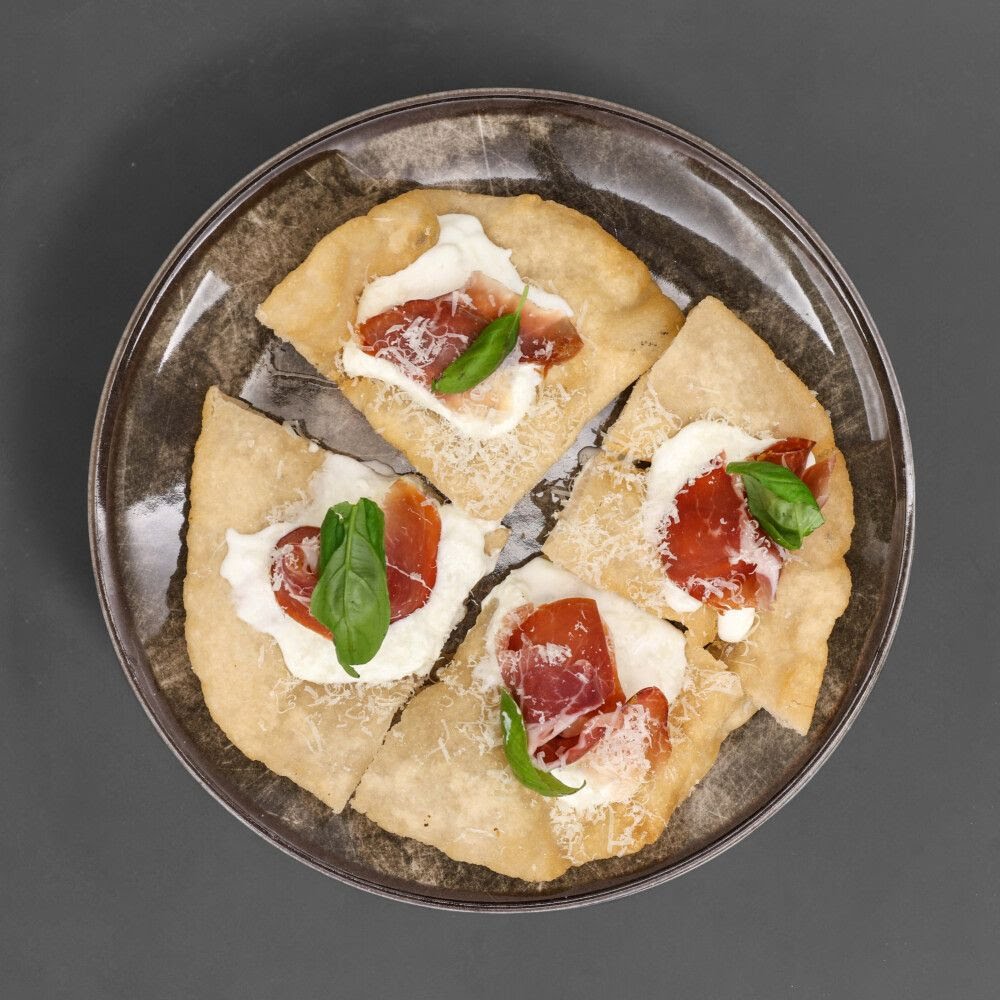 Isabella De Cham Pizza Fritta by null