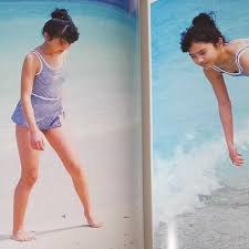 12歳　写真集　ヌード|Smiling girl wearing snorkel and goggles on  beach[11086060332]の写真・イラスト素材｜アマナイメージズ