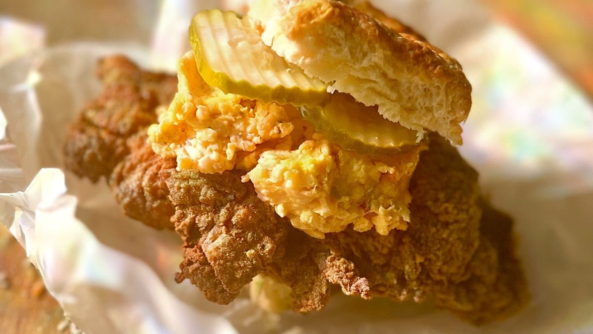 Auntie Beulah's Biscuits & Chicken by null