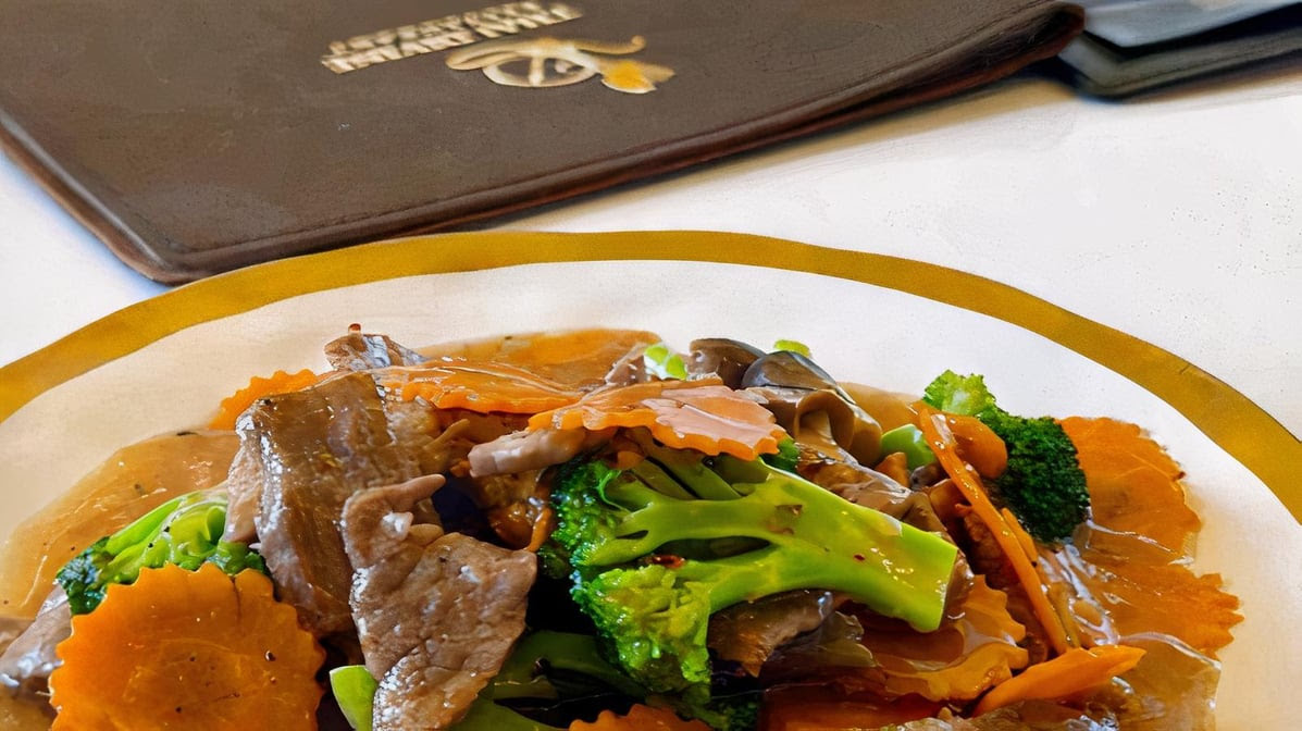 Manee Thai Cuisine Indy by null