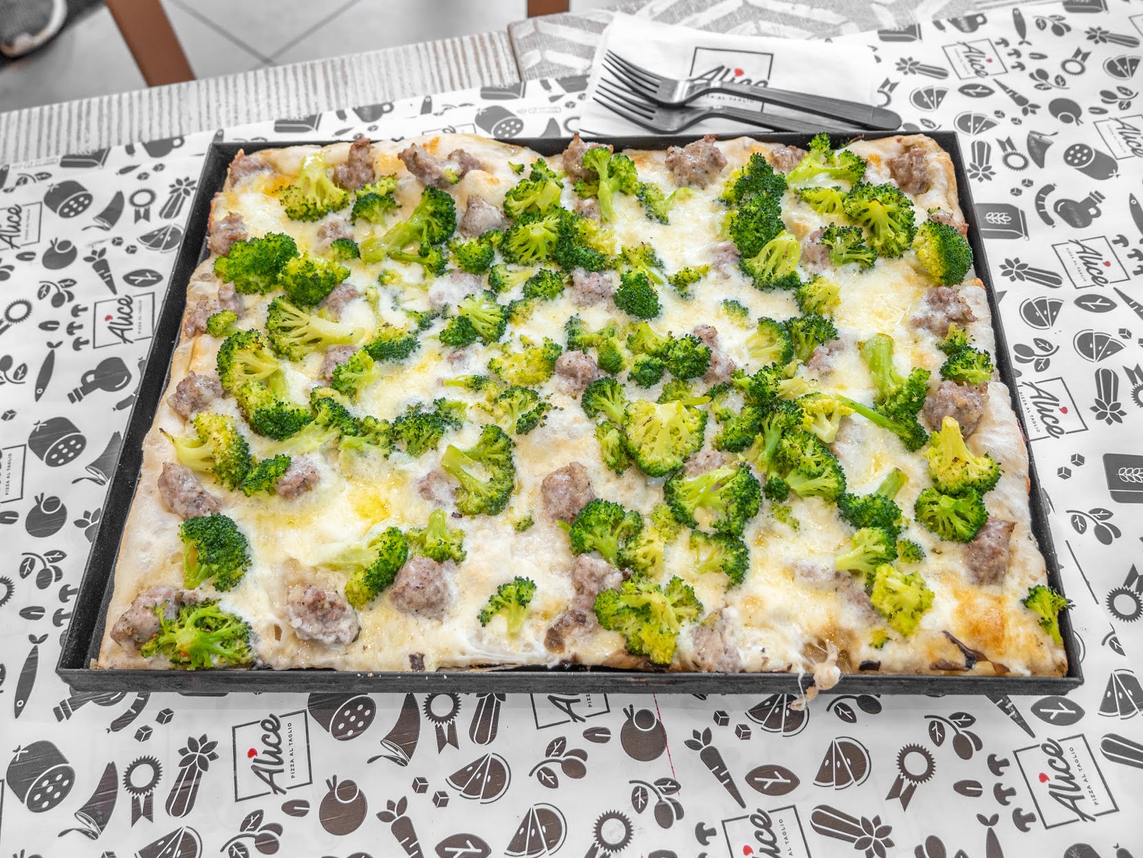 Alice Pizza and Restaurant (Locust Street) by null