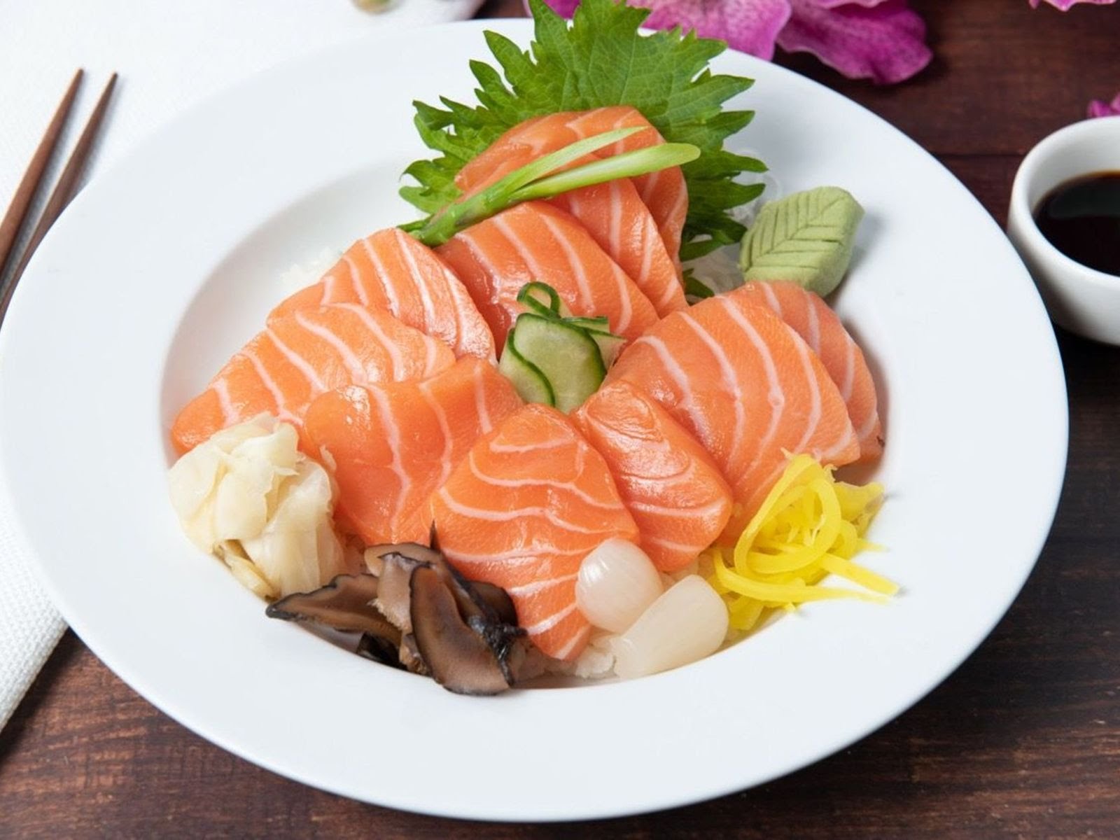 Red Bar Sushi & Best Thai Kitchen by null