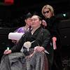元白鵬が涙の断髪式 元首相のほかＹＯＳＨＩＫＩ スティーブン ...