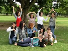 老人クラブ 女性 集合写真|広報誌とは？ | シニアダイレクト