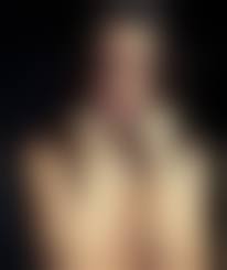 年轻的裸体|摆在裸体的年轻美丽的女孩在演播室库存图片. 图片包括有年轻, 成人, 艺术, 理想, 爱好健美者- 124335555