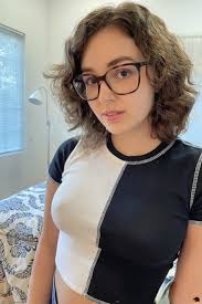 Into girls with glasses jpg x Girls with glasses