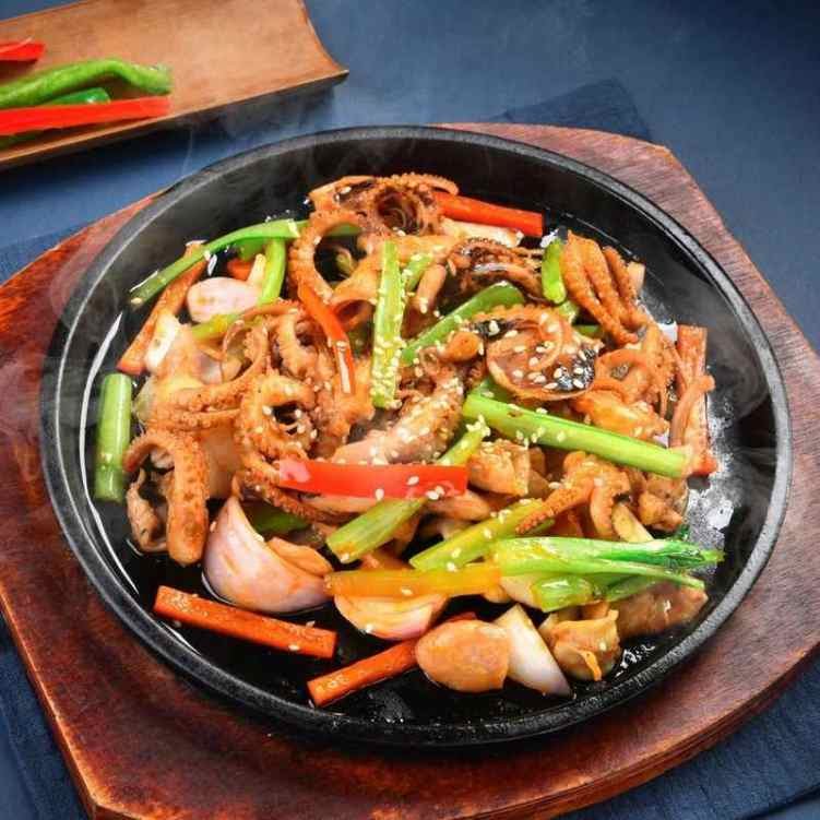 Auntie Guan's Kitchen 辽宁饭店 by null