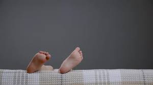 голые маленькие девочки child|Две маленькие девочки одеваются и играют: стоковое видео (без лицензионных  платежей), 21484180 | Shutterstock