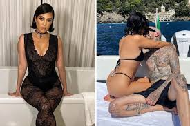 Kourtney kardashian sexy jpg x Kourtney kardashian sexy