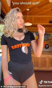 Hooters waitress in a threesome jpg x Hot sexy hooters