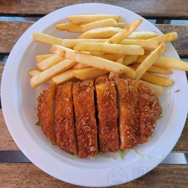 Chrisly Cafe by null