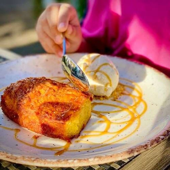 Lefkes Estiatorio by null