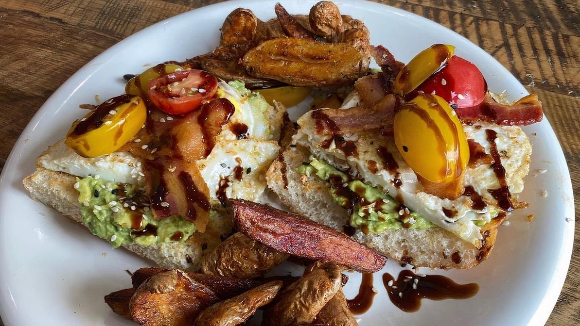 Lola’s Kitchen by null