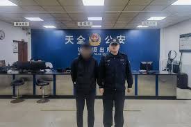 小学厕所偷拍|香港女大学生上厕所遭偷拍宿舍密码锁形同虚设-中新网