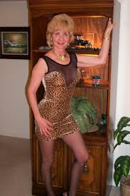 Euro gilf koko strips off and exposes herself jpg x Gilf striptease